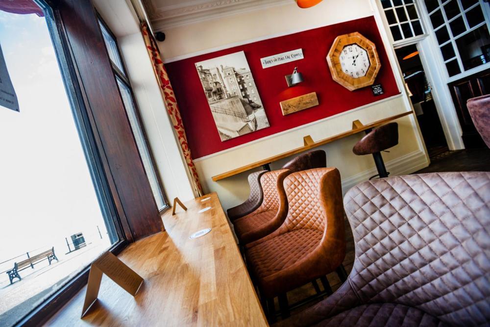 The Red Lion Hotel Кромер Екстер'єр фото Interior of the station