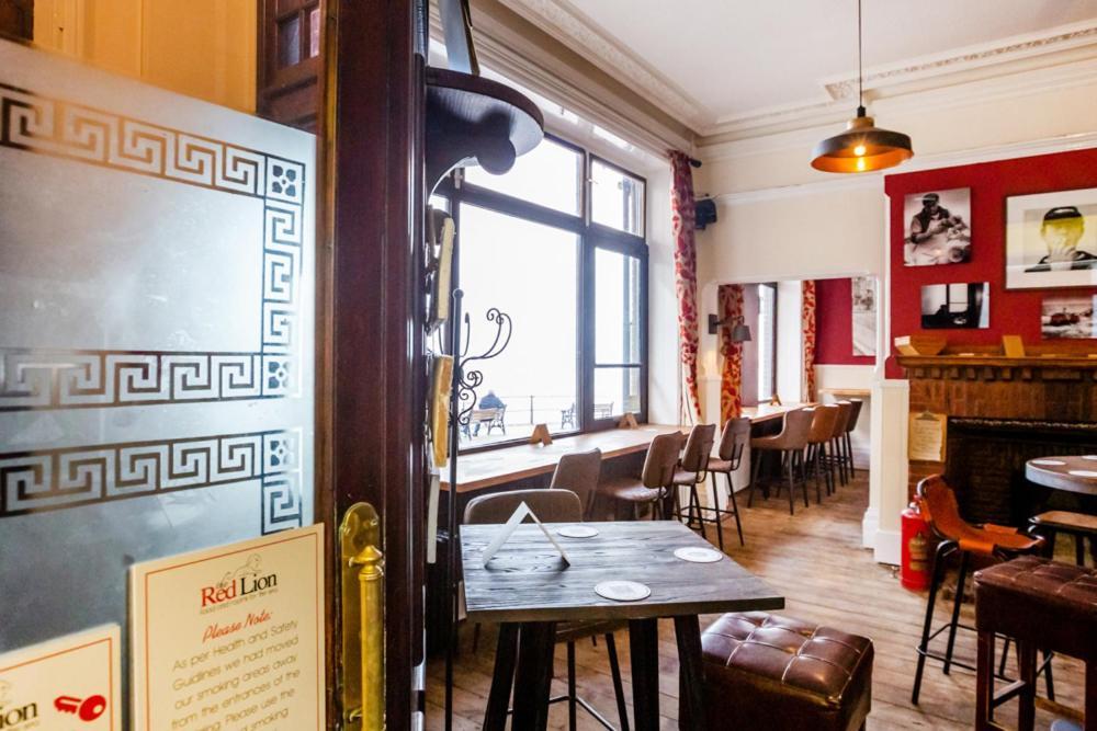 The Red Lion Hotel Кромер Екстер'єр фото The interior of the pub