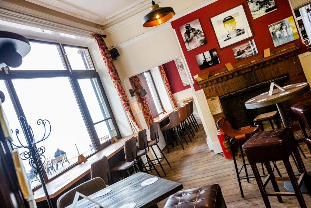 The Red Lion Hotel Кромер Екстер'єр фото The interior of the restaurant