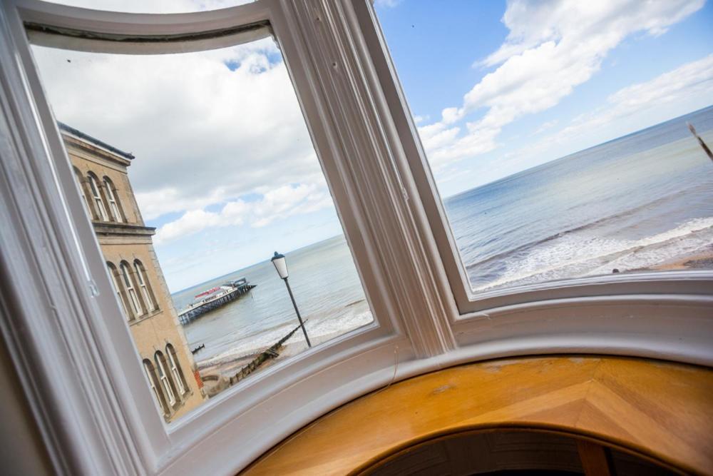 The Red Lion Hotel Кромер Екстер'єр фото View from the window of the lighthouse