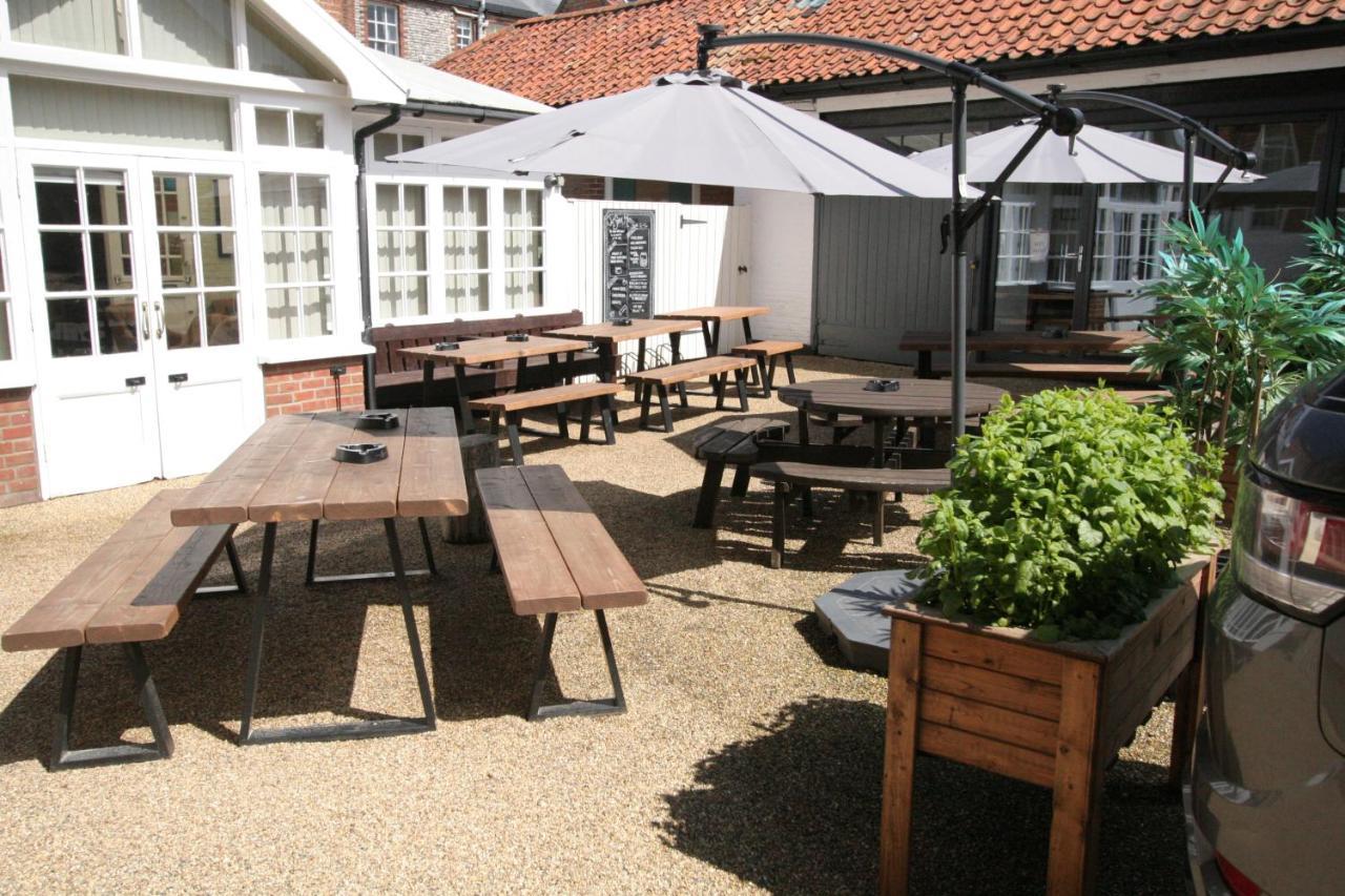 The Red Lion Hotel Кромер Екстер'єр фото The courtyard at The Old Mill